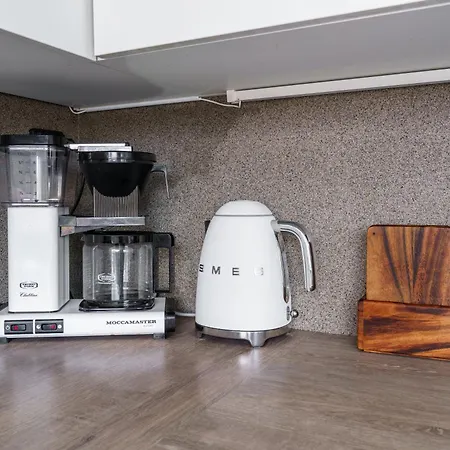 Luxurious Prime Location Hosted By Hygge Host Apartment *