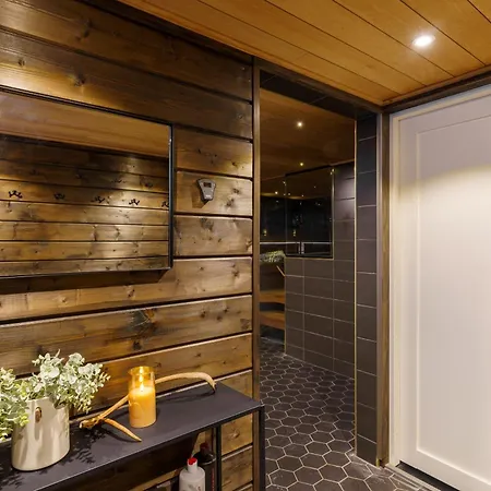 Luxurious Prime Location Hosted By Hygge Host Apartment